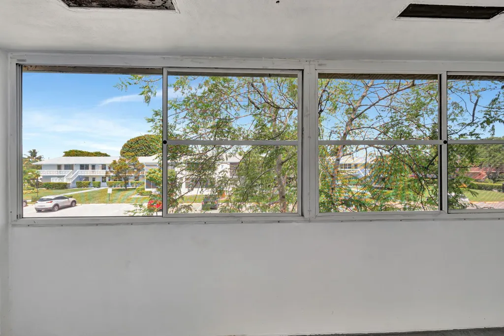 110 Dorchester E West Palm Beach FL 33417