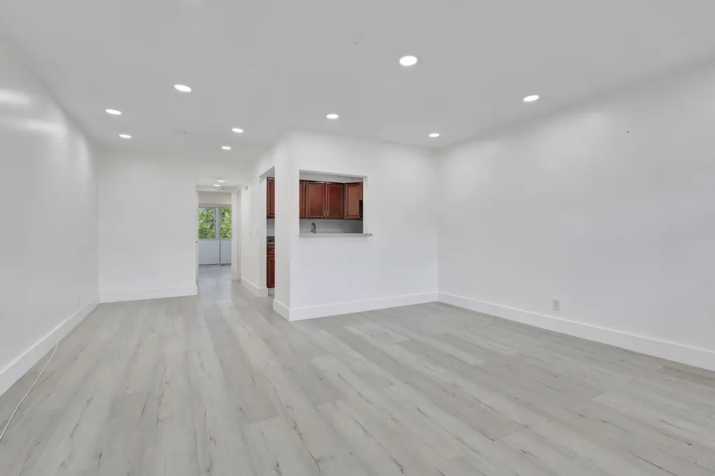 110 Dorchester E West Palm Beach FL 33417