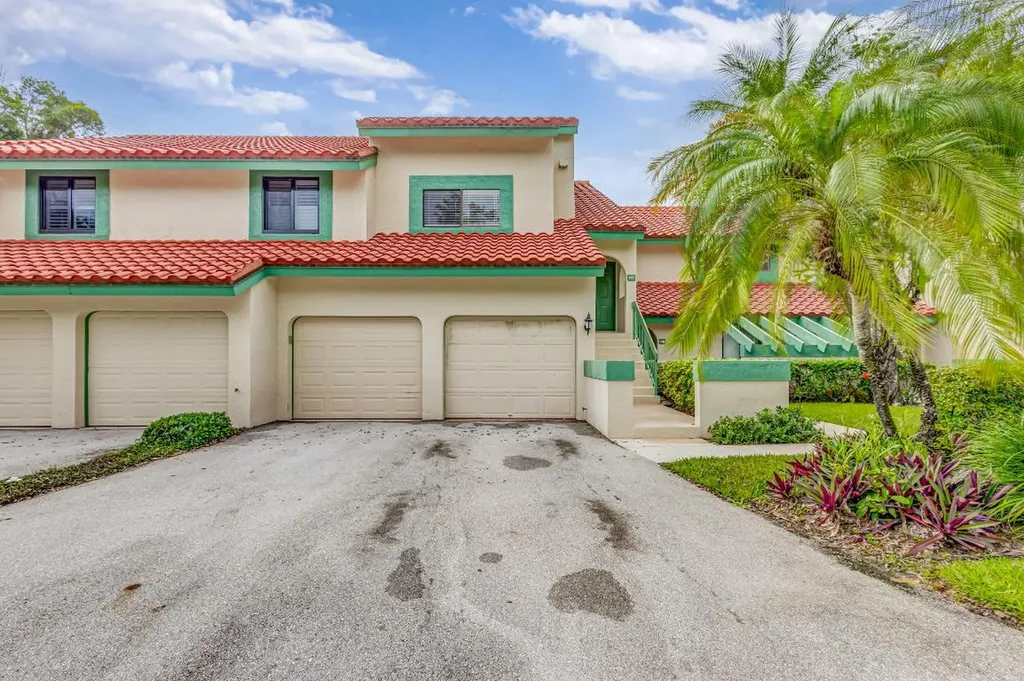 13 Lexington Lane E Palm Beach Gardens FL 33418