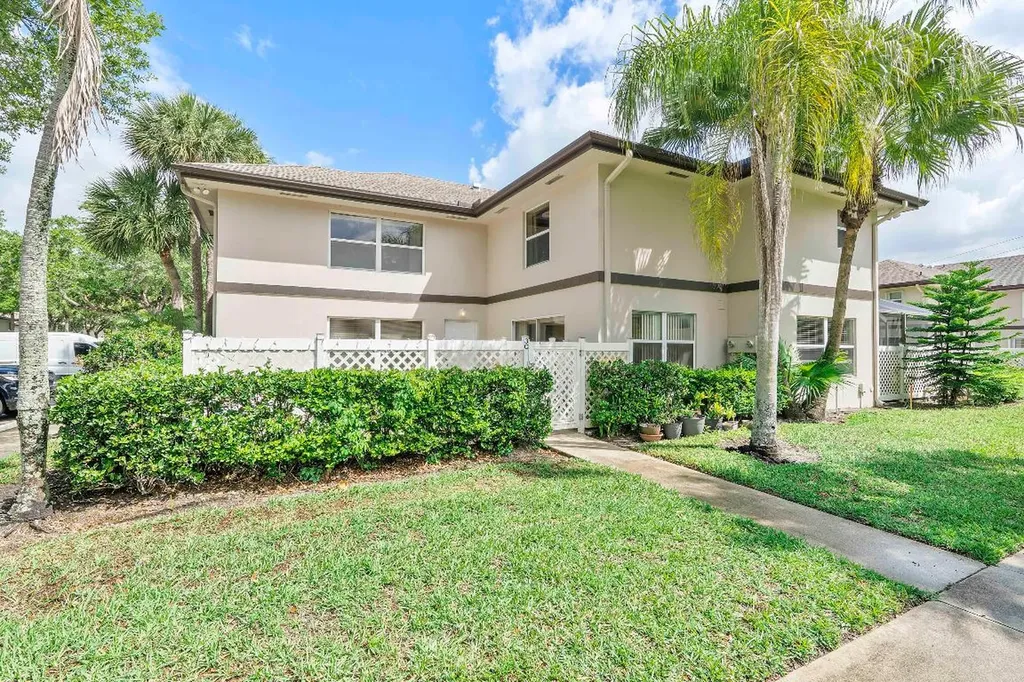 3 Amherst Court Royal Palm Beach FL 33411