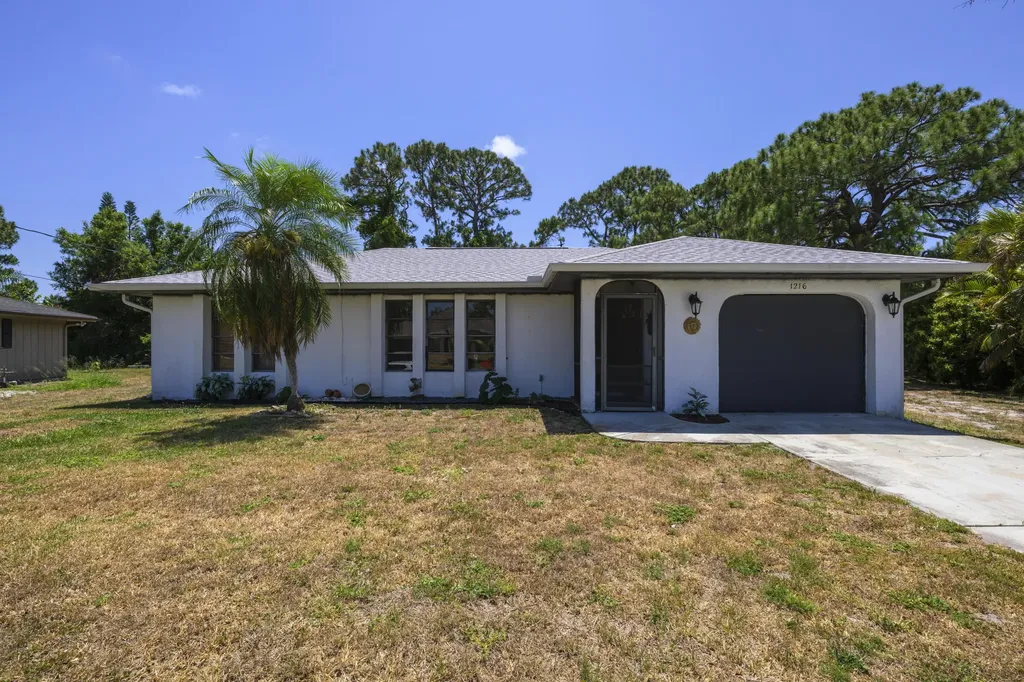 1216 SE Petunia Avenue Port St Lucie FL 34952