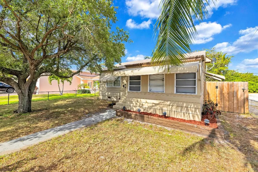 1031 N C Street Lake Worth Beach FL 33460