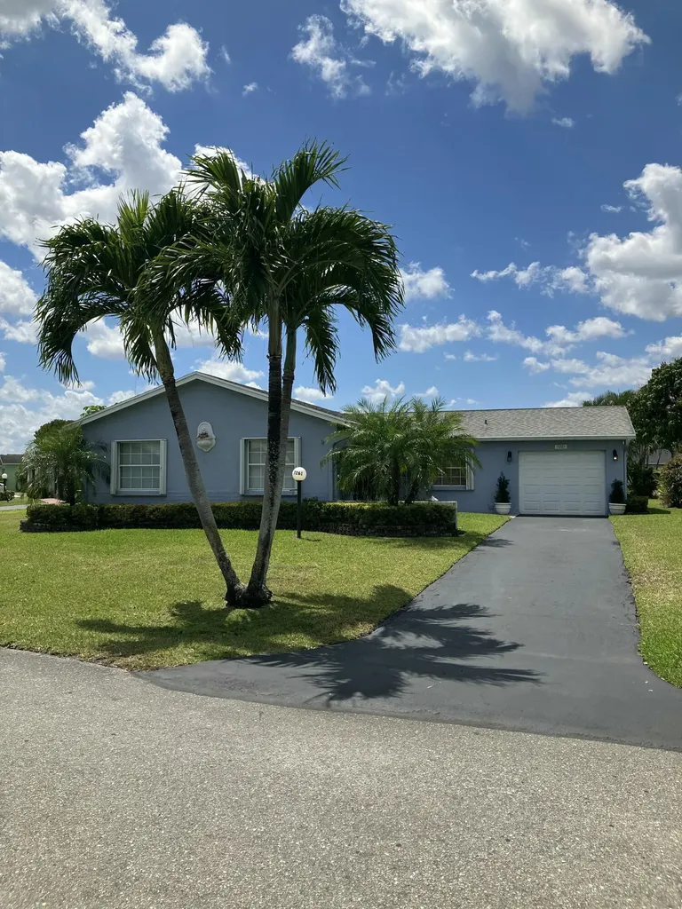 7261 Pine Forest Circle Lake Worth FL 33467