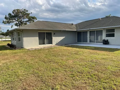 145 SW Hawthorne Circle Port St Lucie FL 34953