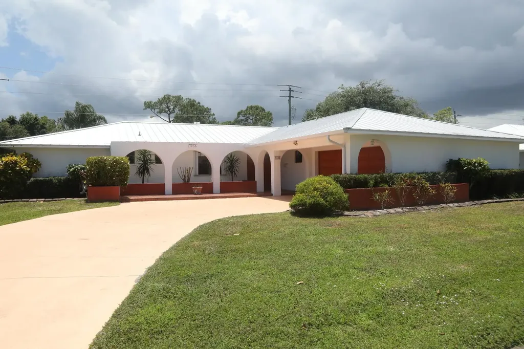 1436 SE Sunshine Avenue Port St Lucie FL 34952
