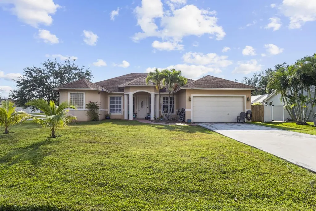 2001 SE Parrot Street Port St Lucie FL 34952