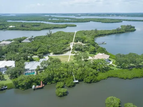 2660 Riverview Court Vero Beach FL 32963