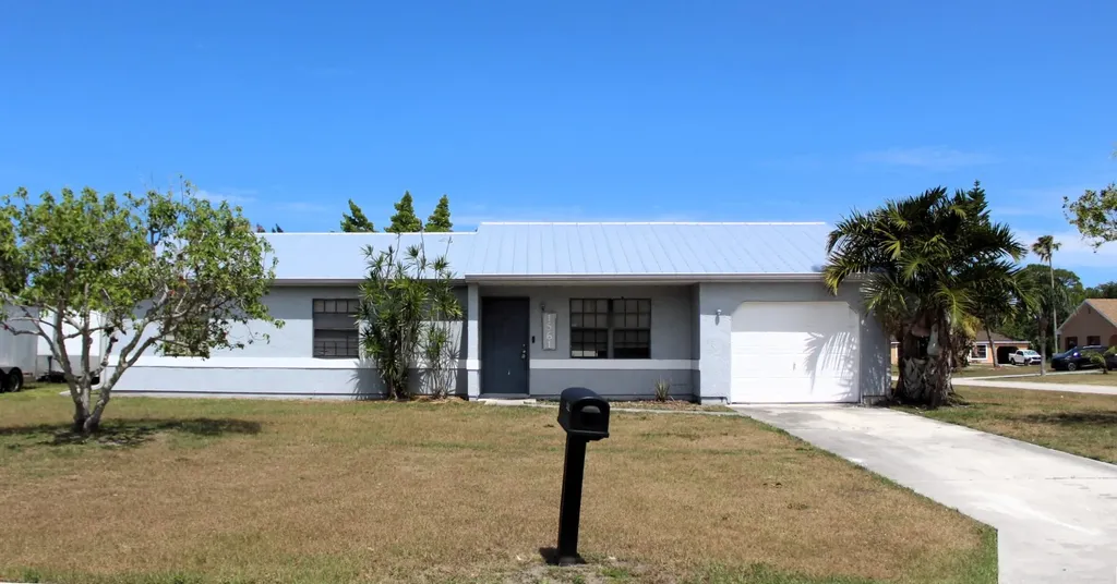 1561 SE Arenson Lane Port St Lucie FL 34952