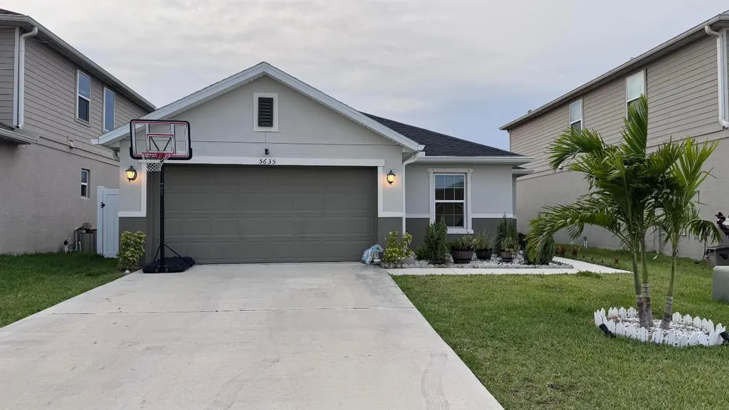 5635 NW Pine Trail Circle Port St Lucie FL 34983