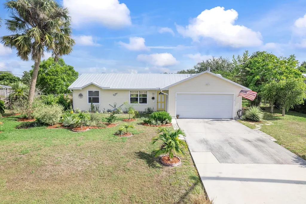 1073 SW Dubuque Avenue Port St Lucie FL 34953