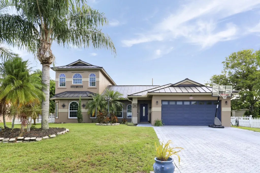 552 SW Dauphin Avenue Port St Lucie FL 34953