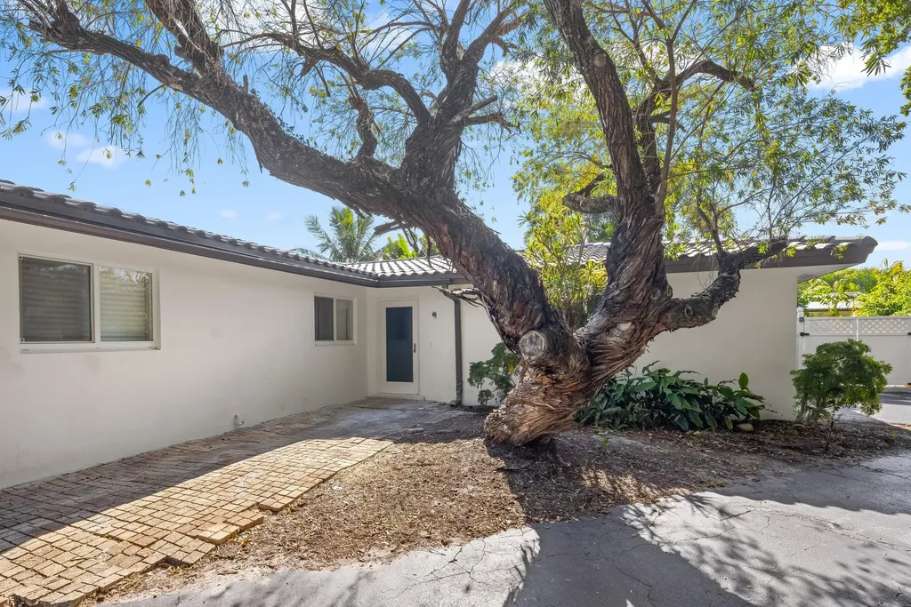 2500 NE 23rd Street Pompano Beach FL 33062