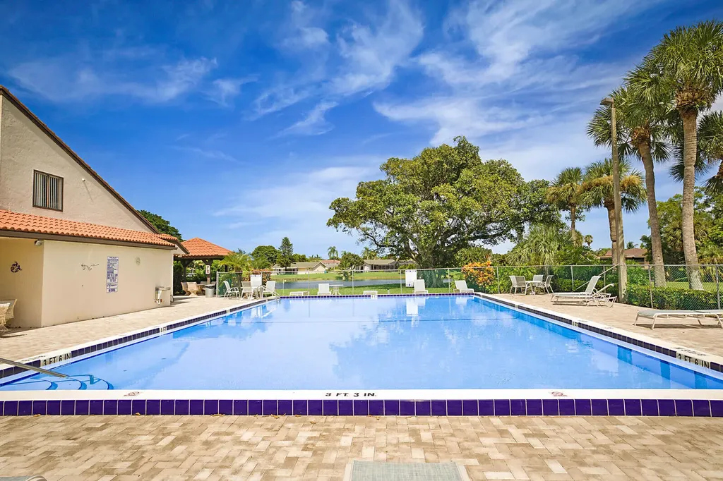 9 Vía De Casas Sur Boynton Beach FL 33426