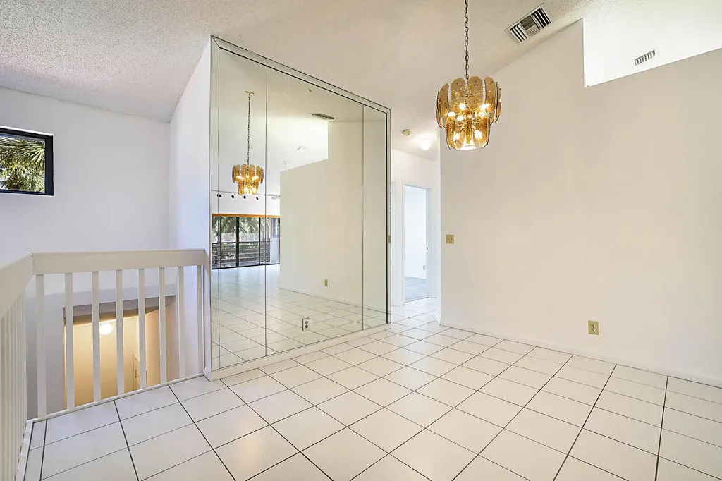 9 Vía De Casas Sur Boynton Beach FL 33426