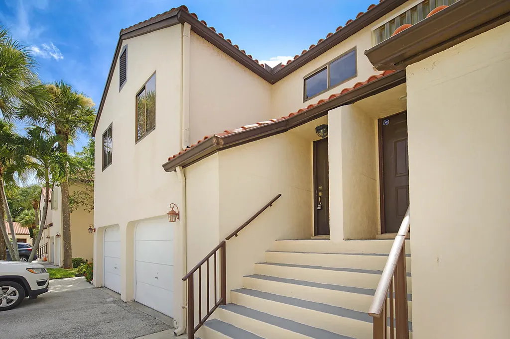 9 Vía De Casas Sur Boynton Beach FL 33426