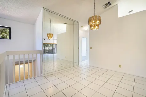 9 Vía De Casas Sur Boynton Beach FL 33426