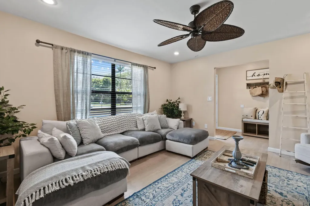 15739 N 75th Way N Palm Beach Gardens FL 33418