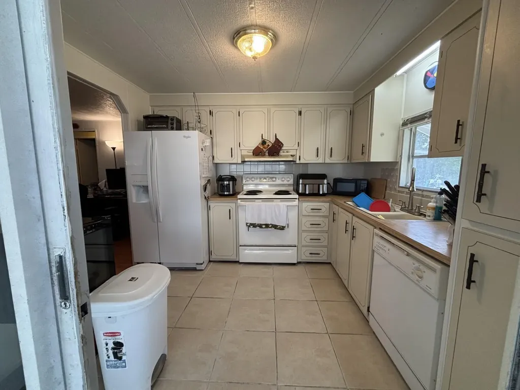 4257 1st Ct, Lot 84 Lake Worth FL 33462