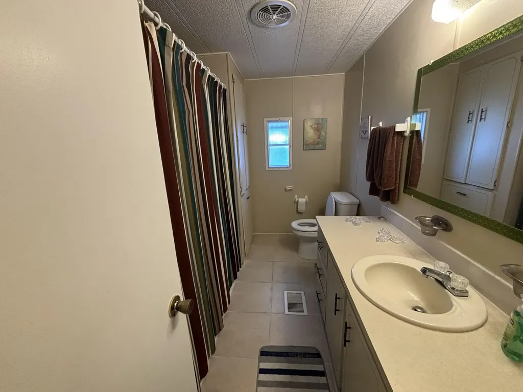 4257 1st Ct, Lot 84 Lake Worth FL 33462