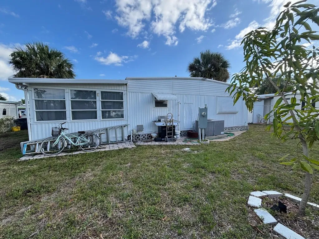 4257 1st Ct, Lot 84 Lake Worth FL 33462