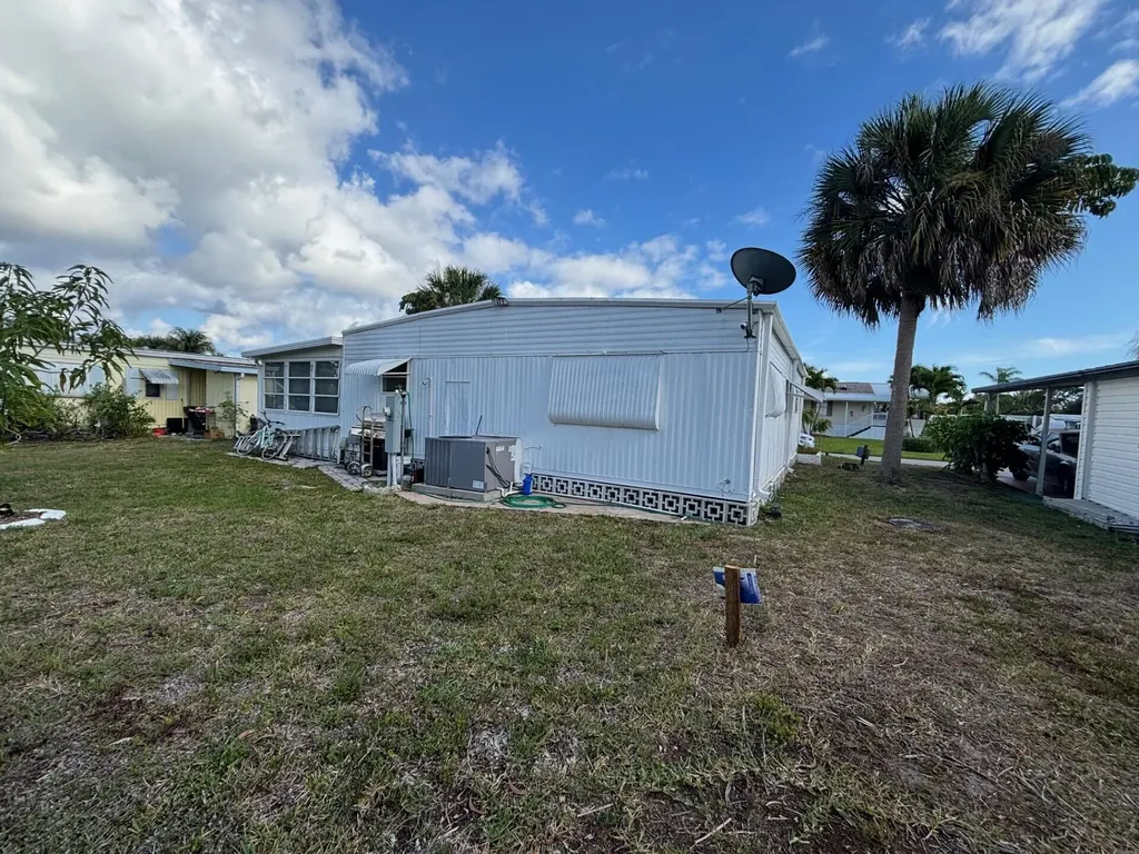 4257 1st Ct, Lot 84 Lake Worth FL 33462