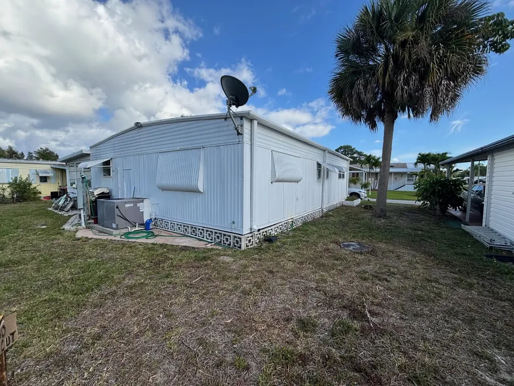 4257 1st Ct, Lot 84 Lake Worth FL 33462