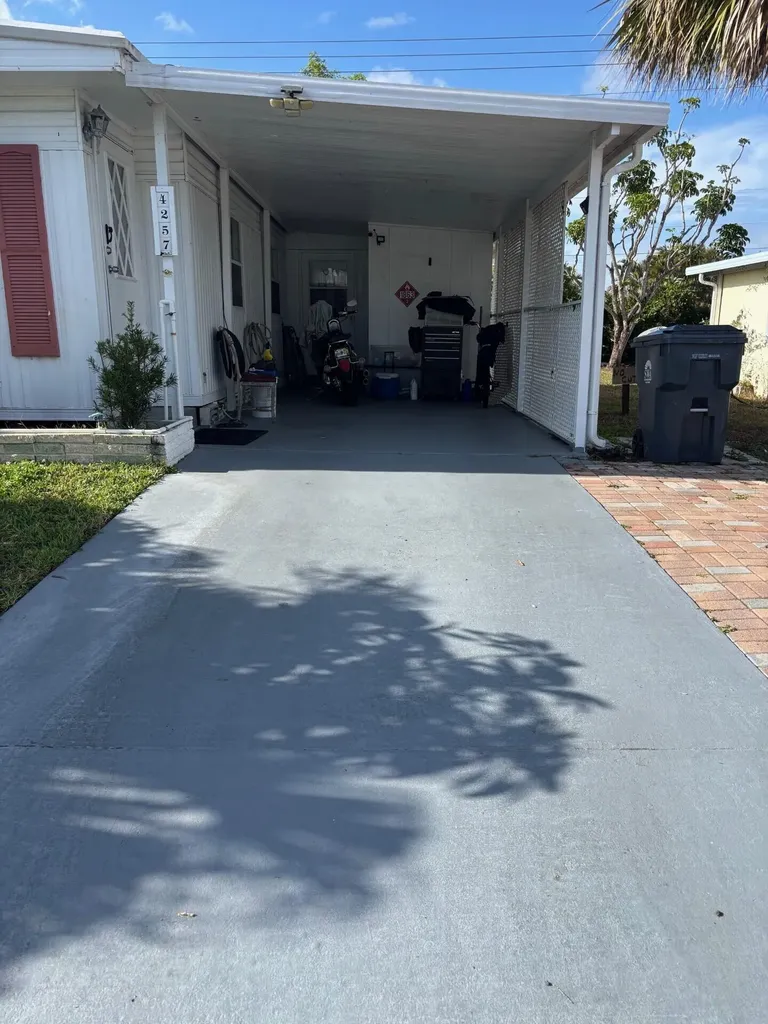 4257 1st Ct, Lot 84 Lake Worth FL 33462
