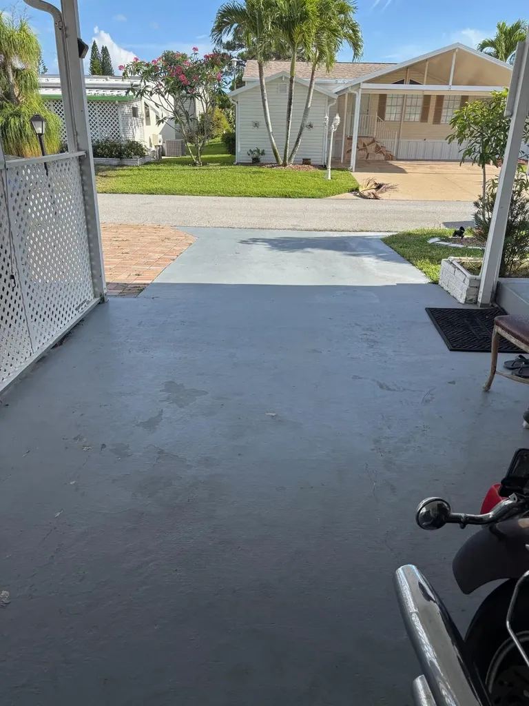 4257 1st Ct, Lot 84 Lake Worth FL 33462