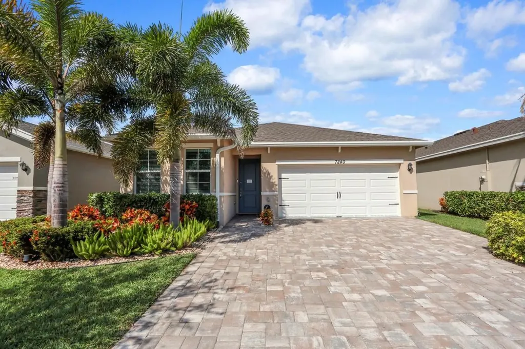 7240 SE Sebona Court Hobe Sound FL 33455