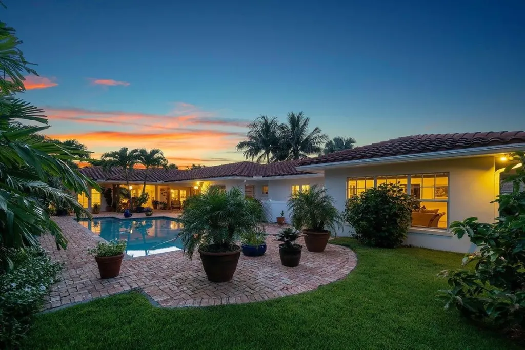 200 Cascade Lane Palm Beach Shores FL 33404