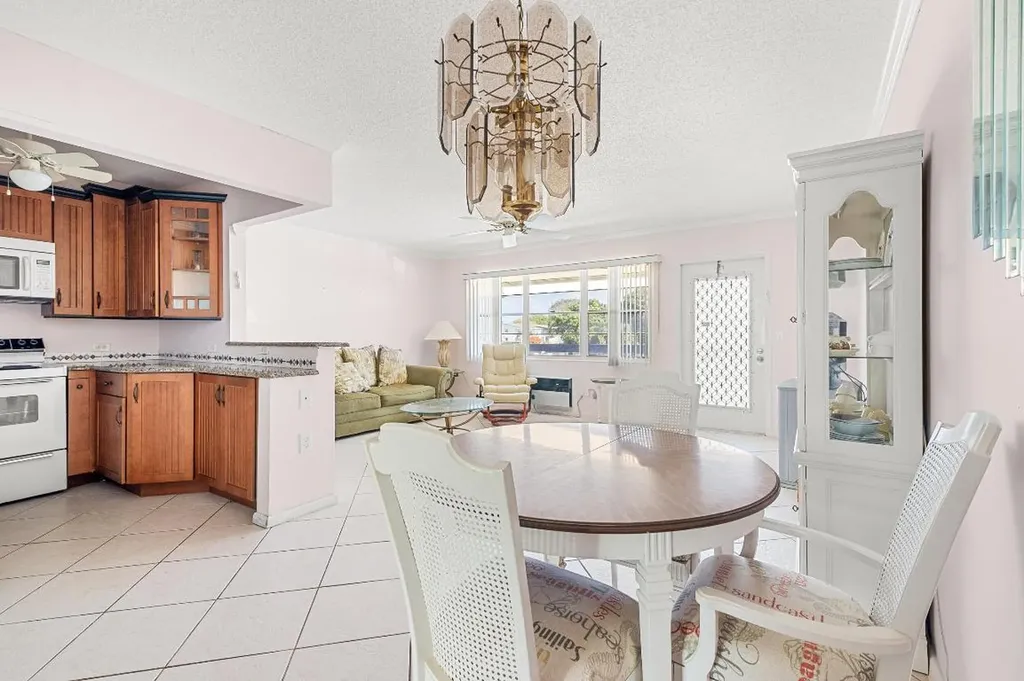 97 Oakridge H Deerfield Beach FL 33442