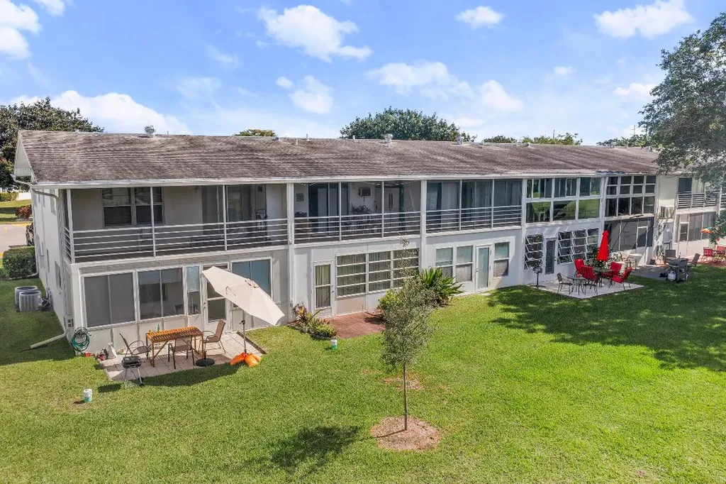97 Oakridge H Deerfield Beach FL 33442