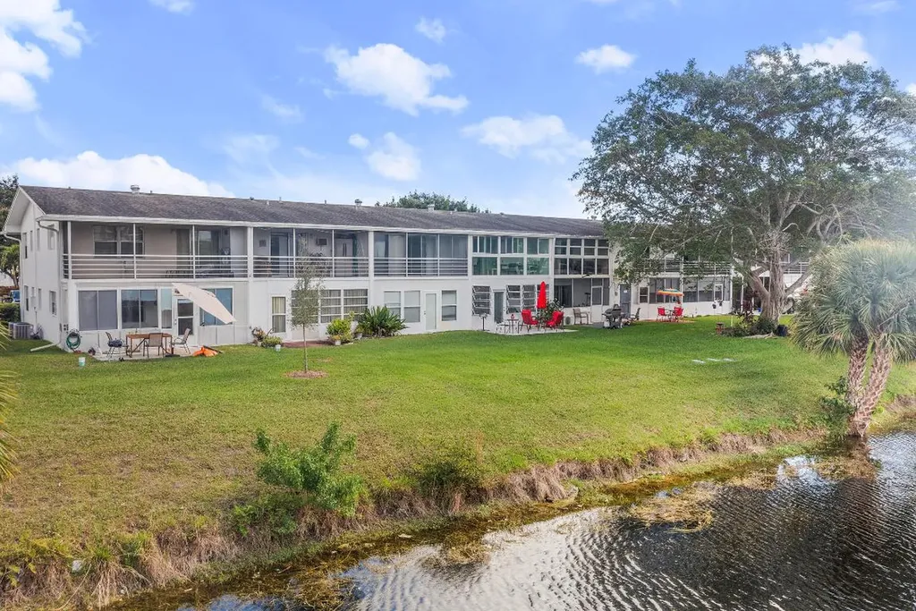 97 Oakridge H Deerfield Beach FL 33442
