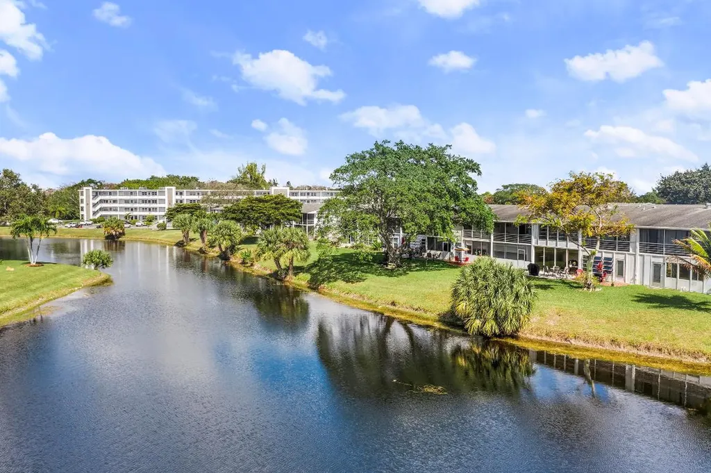 97 Oakridge H Deerfield Beach FL 33442