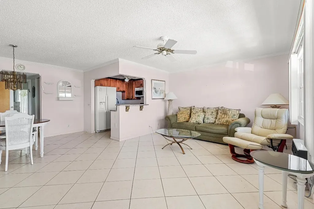 97 Oakridge H Deerfield Beach FL 33442