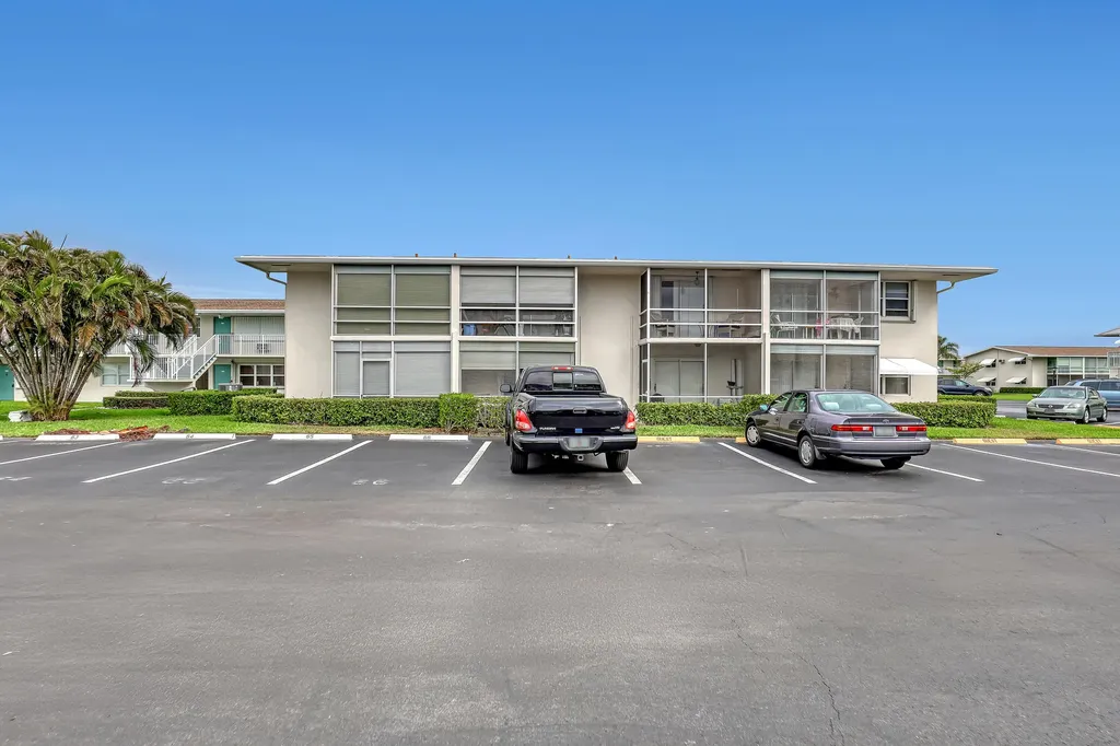 680 Horizons W Boynton Beach FL 33435
