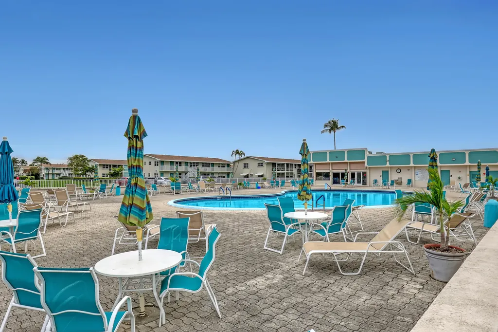 680 Horizons W Boynton Beach FL 33435