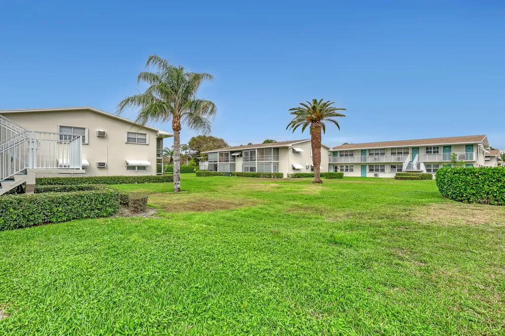 680 Horizons W Boynton Beach FL 33435