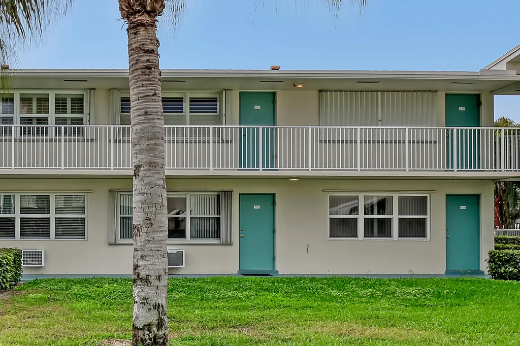 680 Horizons W Boynton Beach FL 33435