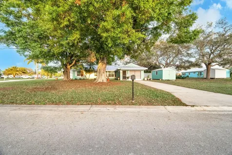 1561 SE Hagwood Court Port St Lucie FL 34952