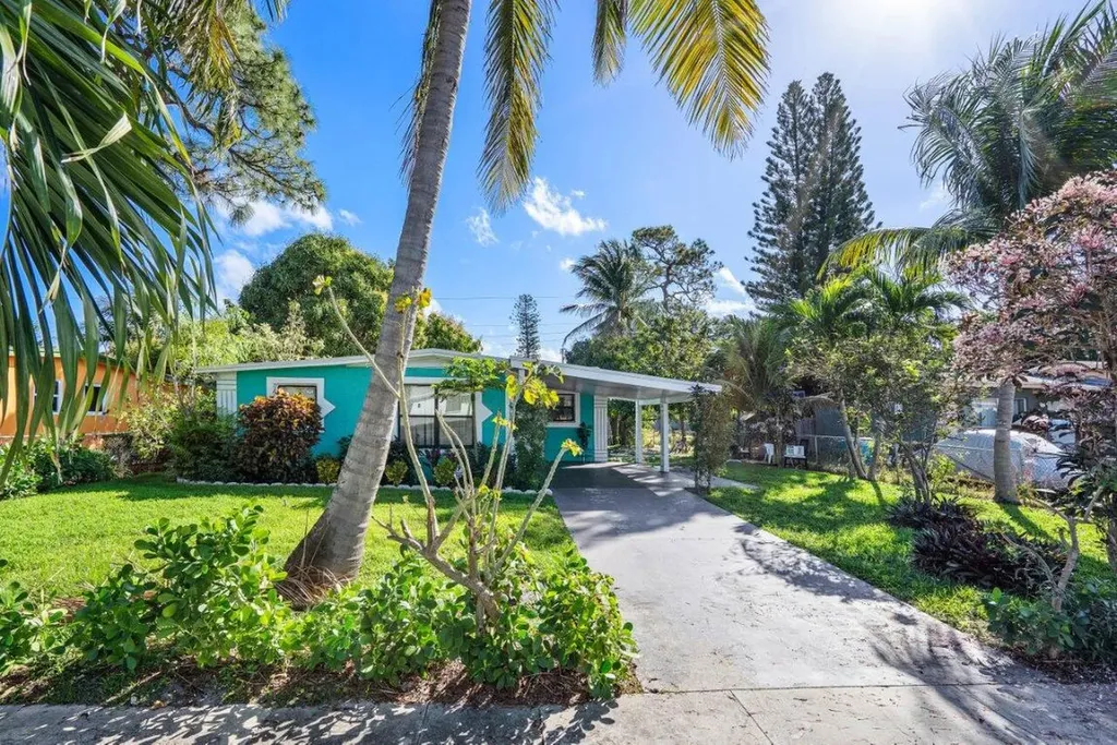 2350 NW 2nd Street Boynton Beach FL 33435
