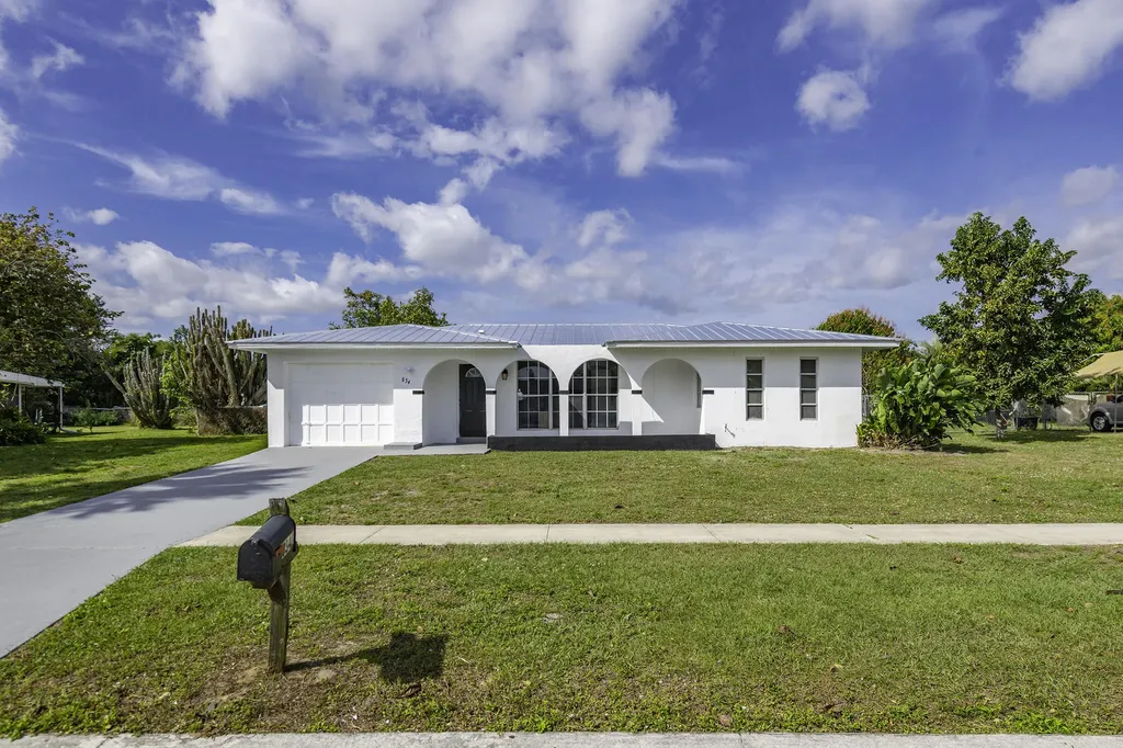 834 SE Festivo Court Port St Lucie FL 34983