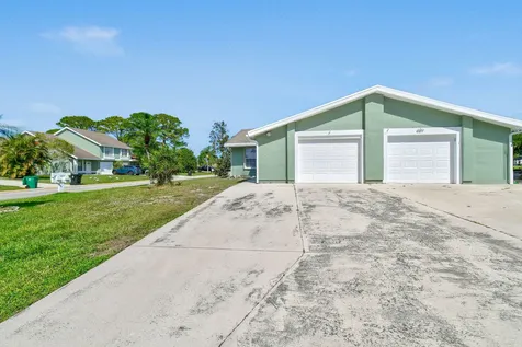 1737 SE Ryecroft Court Port St Lucie FL 34952