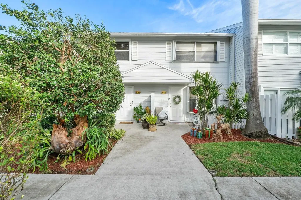 2725 NE 15th Street Pompano Beach FL 33062