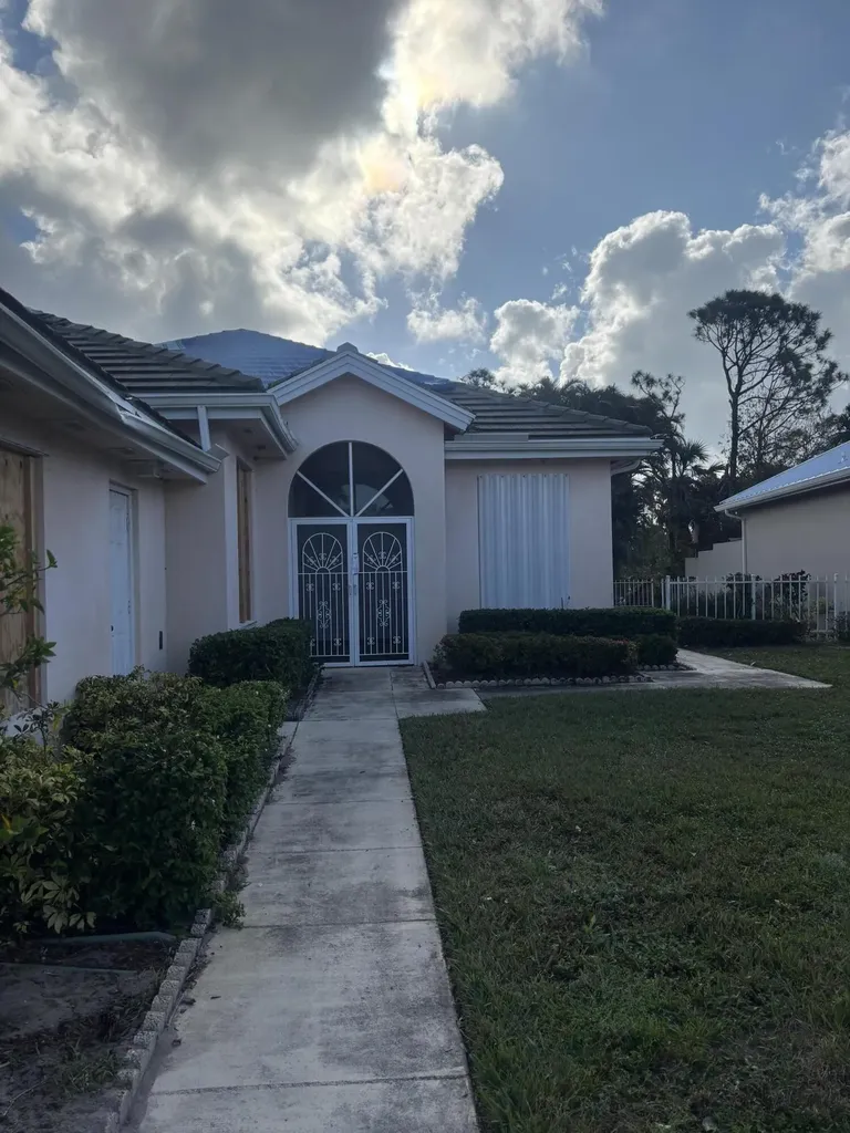 7751 SE Bay Cedar Circle Hobe Sound FL 33455