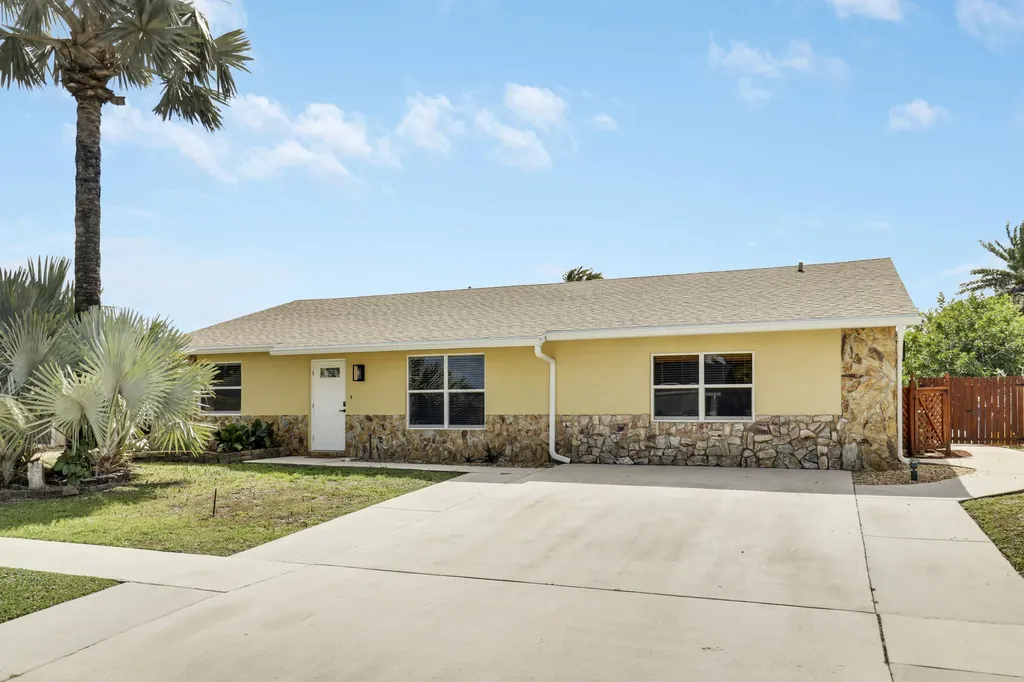 222 Las Palmas Street Royal Palm Beach FL 33411
