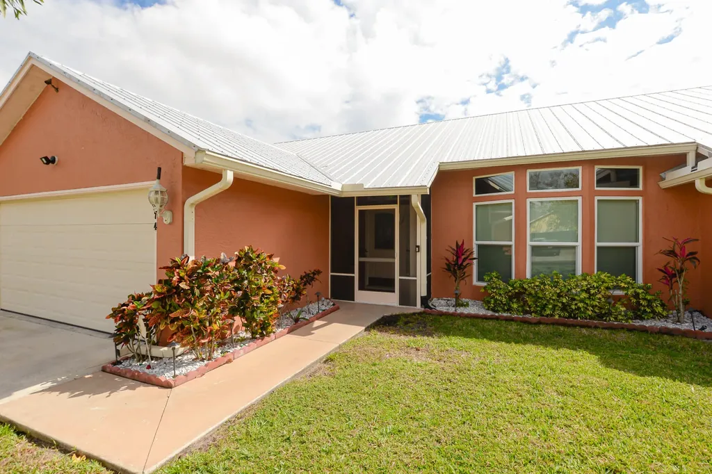 1374 SW Wampler Avenue Port St Lucie FL 34953
