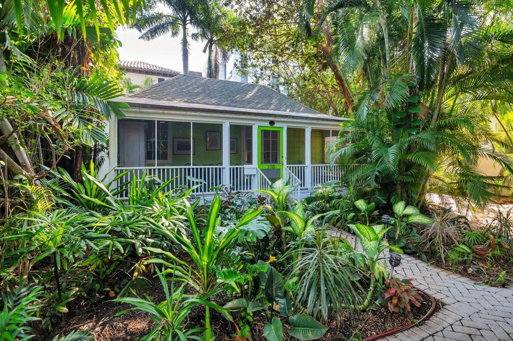 228 Phipps Palm Beach FL 33480