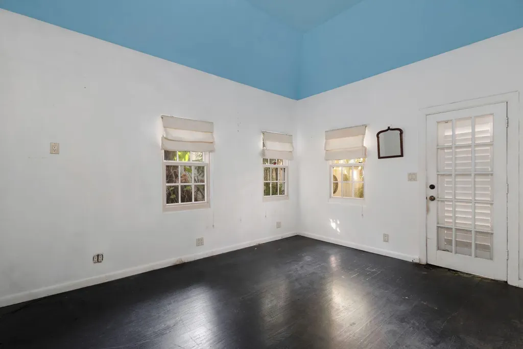 228 Phipps Palm Beach FL 33480