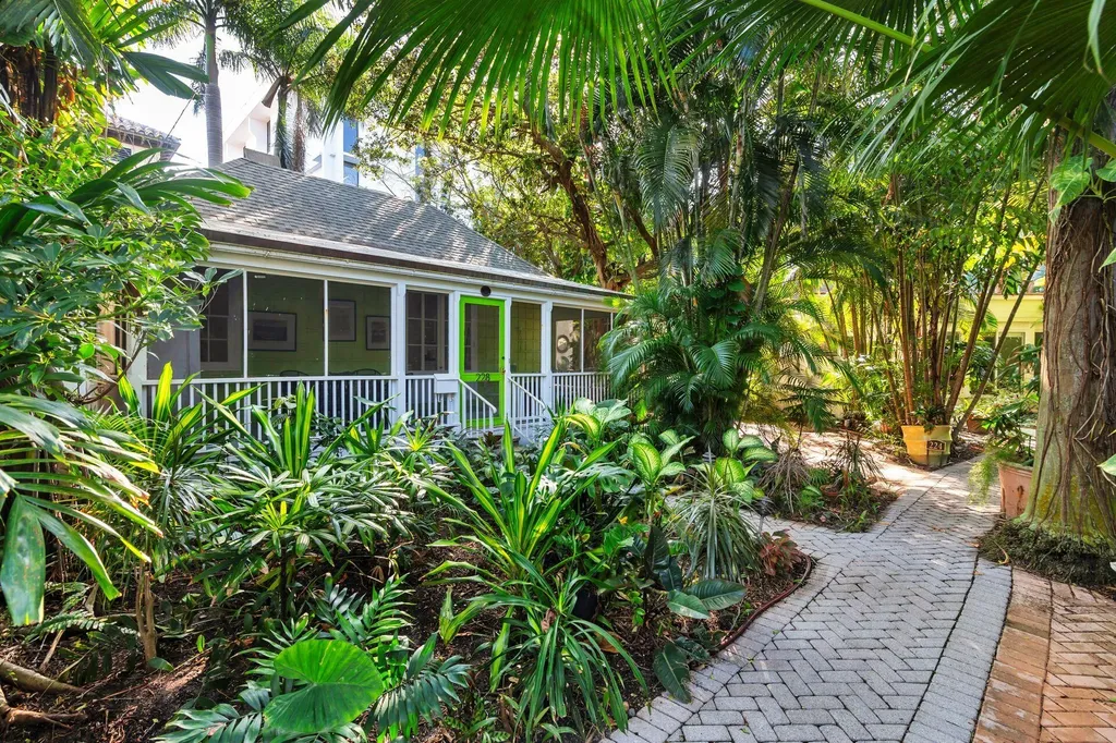 228 Phipps Palm Beach FL 33480